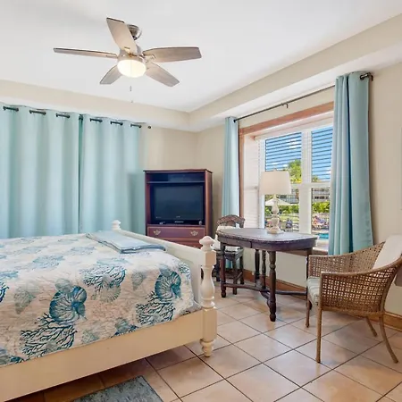 Beachfront Condo W Ocean Views And Pool